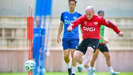 Iñigo Pérez, en el último entrenamiento del Rayo antes de partir a Estrasburgo