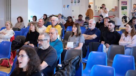 Asistentes al foro de barrio que se celebró ayer en Lezkairu