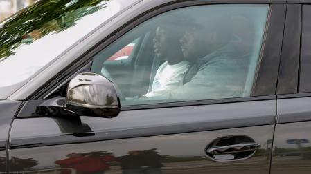 El centrocampista del Real Madrid, Aurelién Tchouameni a su llegada al entrenamiento a puerta cerrada del equipo en la Ciudad Deportiva de Valdebebas