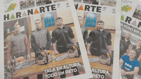 Ejemplares del número correspondiente al mes de abril de Haranarte.
