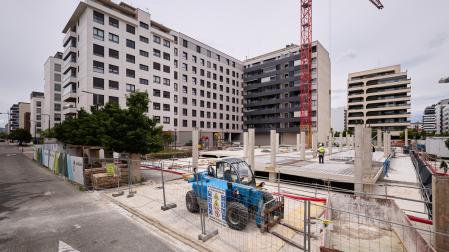 Promoción de viviendas en construcción en Lezkairu por la empresa Abaigar, basadas en un proceso de prefabricación que fue expuesto en iConstruccioNA