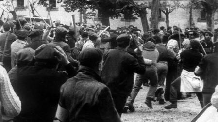 Incidentes antes del viacrucis de Montejurra 76, junto al Monasterio de Irache. Aquí se registraron los primeros heridos y Aniano Jiménez Santos falleció de un disparo