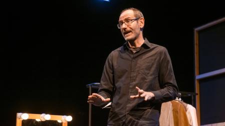 Miguel Goikoetxandia define 'El no ya lo tienes' como una obra “amable, bonita y divertida” con el repaso de anécdotas vividas