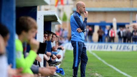 Ion Vélez, técnico de la Peña Sport, en el duelo ante el Subiza