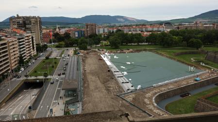 Imagen de ayer de la situación de las obras de impermeabilización en la pradera de la Ciudadela