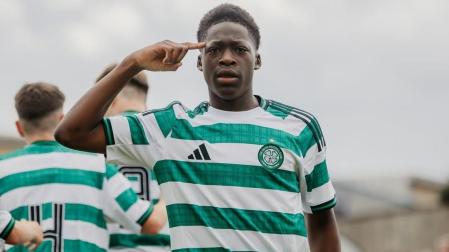 Zion Pullan, celebrando un gol con la cantera del Celtic