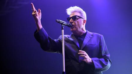 Un momento de la actuación de Loquillo en el Navarra Arena.