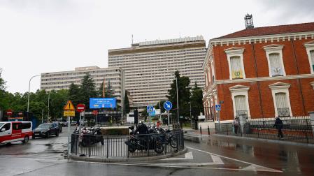 Hospital Gómez Ulla de Madrid al que serán trasladados los 14 pasajeros españoles del crucero afectado por un brote de hantavirus