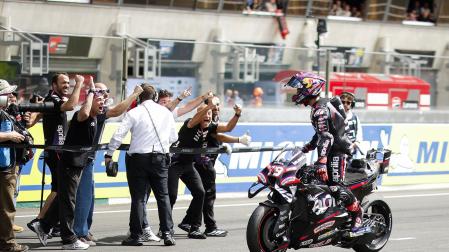 Jorge Martín (Aprilia) celebra su triunfo al esprint en el GP de Francia