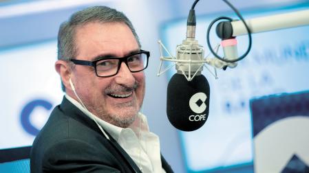 Carlos Herrera, la voz más reconocible de las mañanas de la cadena COPE