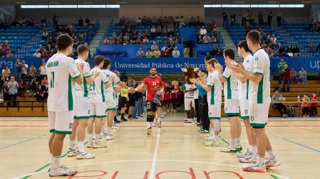 Anaitasuna ha hecho pasillo al ya campeón de la fase regular de la liga, Cajasol Sevilla Proin, en el último duelo disputado en el Pabellón Universitario de la UPNA.