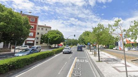 Avenida Aróstegui de Pamplona, a la altura del número 30, donde se produjo la caída del motorista