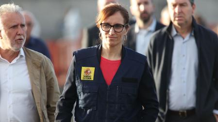 La ministra de Sanidad, Mónica García, ha atendido a los medios de comunicación para informar sobre el desembarco del crucero con hantavirus en el puerto de Granadilla