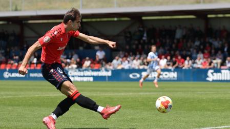 El extremo del Promesas, Ander Yoldi, autor del gol de la victoria ante el Talavera, coloca un centro