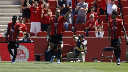 El delantero kosovar del Mallorca Vedat Muriqi celebra tras anotar ante el Villarreal