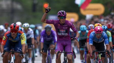 Paul Magnier celebra su segunda victoria de etapa en este Giro 2026