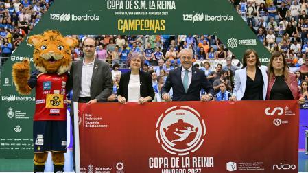 Momento del anuncio oficial confirmando que Navarra tomará el testigo a Guiúzcoa en la organziación de la Final a 8 de la Copa de la Reina