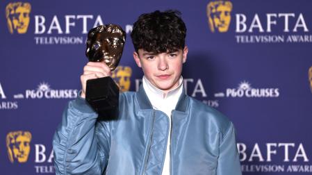 Owen Cooper, con su BAFTA a mejor actor de reparto por 'Adolescencia'