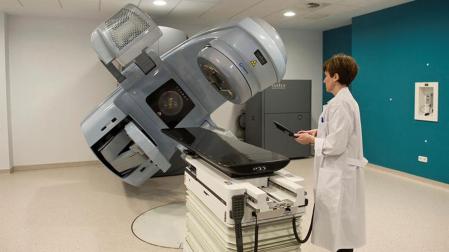 Una máquina de radioterapia