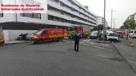 Tres personas trasladadas tras colisionar dos vehículos en Mutilva