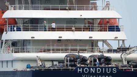 El crucero MV Hondius, poco antes de atracar en Granadilla de Abona (Tenerife)