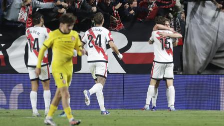 Los jugadores del Rayo celebran el 1-0 de Alemao que les adelantaba contra el Girona