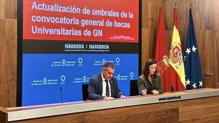 El consejero de Universidad, Innovación y Transformación Digital, Juan Luis García y la directora general de Universidad, Eva Perujuániz, durante la rueda de prensa