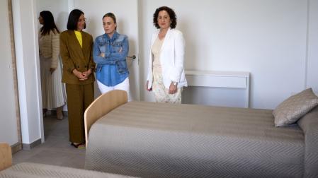 Visita de la consejera Carmen Maeztu a la residencia Nuestra Señora del Rosario de Cascante, recientemente reformada