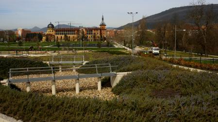 Parque junto a la Avenida de Guipúzcoa de Pamploa