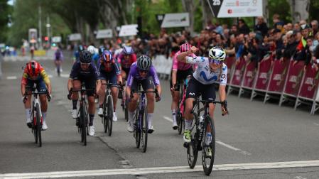Cat Ferguson se impone en la meta de la avenida Sancho el Fuerte de Pamplona