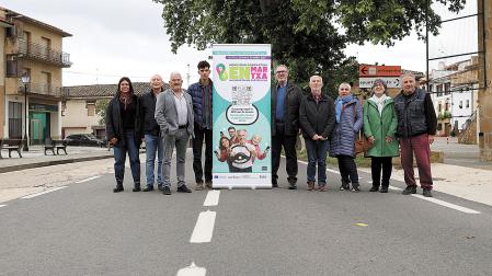 Responsables municipales y de la asociación Teder presentaron este miércoles 13 de mayo por la mañana en Murieta la aplicación ‘En Martxa’