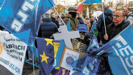 Funcionarios protestaban este martes en Madrid contra el abuso de la temporalidad en el empleo público