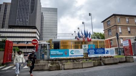 Vista exterior del Hospital Bichat-Claude Bernard en el que se encuentran ingresados los pasajeros del crucero MV Hondius en el que se ha producido un brote de hantavirus