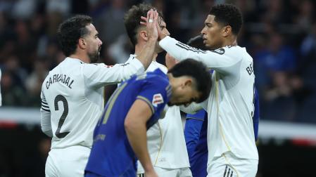 Bellingham celebra el gol junto a sus compañeros