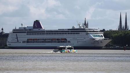 El crucero en el que se ha producido un brote de gastroenteritis, atracado en Burdeos