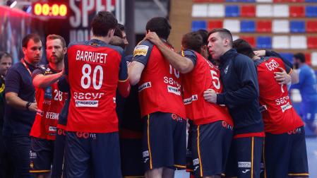 La selección española de balonmano comienza con buen pie su camino para llegar al Mundial
