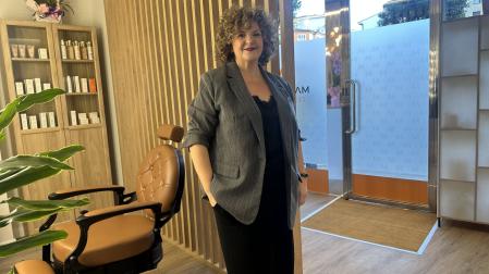 Marta Virto Solano en su nuevo centro de estética del paseo de la Inmaculada de Estella.