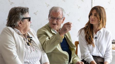 Guadalupe Urzaiz Merino, de 79 años, conversa junto a Jesús Sesma Pérez, residente tudelano de 91, y Begoña Moreno Valencia, directora de la residencia Ntra. Sra. de Gracia