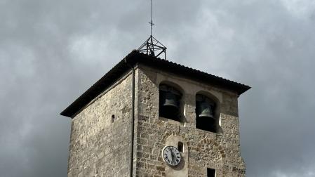 Detalle del campanario de la iglesia de San Esteban de Ihabar