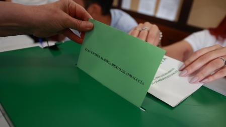 Imágenes de la jornada electoral en Andalucía