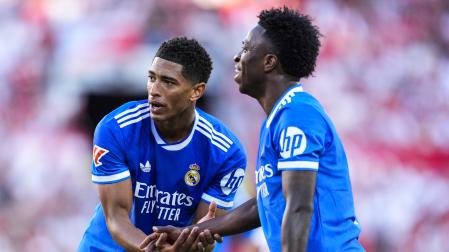 Bellingham y Vinicius celebran el gol que le ha dado la victoria al Madrid