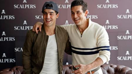 Los hermanos y actores españoles Óscar (i) y Mario Casas