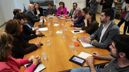 Representantes de PSN, Geroa Bai y Contigo asisten a la reunión del tripartito celebrada este lunes, 18 de mayo, en el Parlamento de Navarra