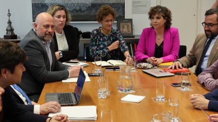 La delegación socialista que acudió ayer a la reunión de los socios de Gobierno.