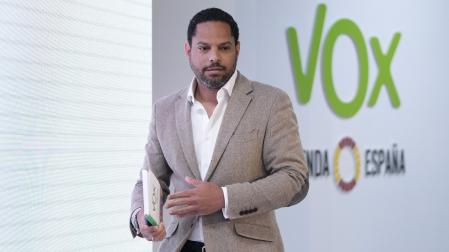 El secretario general de Vox, Ignacio Garriga, durante la rueda de prensa ofrecida este lunes en la sede del partido, tras las elecciones de Andalucía