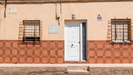 La Guardia Civil investiga como un caso de "violencia doméstica" el tiroteo mortal por el que ha sido detenido un joven de 25 años por la muerte de sus padres y las heridas provocadas a su hijo de siete meses y otras tres personas, una mujer, un hombre y una niña de casi dos años