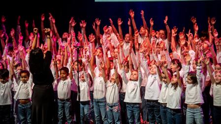 Esta iniciativa se enmarca dentro del proyecto educativo de la Escuela de Música y Canto Coral Saudade, que cumple ya tres años de trayectoria formando a niños y jóvenes en Pamplona