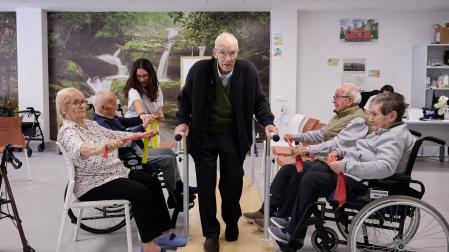 Sesión de gimnasia en la residencia Amavir Valle de Egüés, situada en Sarriguren. Es una de las 4 residencias de mayores que han abierto sus puertas en la última década