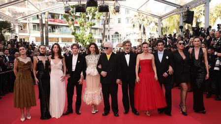 Amaia Romero, Milena Smit, Victoria Luengo, Patrick Criado, Barbara Lennie, Pedro Almodóvar, Leonardo Sbaraglia, Aitana Sánchez-Gijón, Quim Gutiérrez, Rossy de Palma y Nieves Álvarez, este martes en la premiere en Cannes de 'Amarga Navidad'