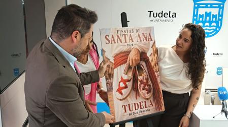 El alcalde Alejandro Toquero ha presentado este miércoles el cartel para las fiestas de Santa Ana 2026